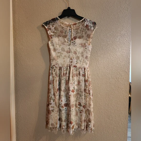 Dress - Picture 2 of 4